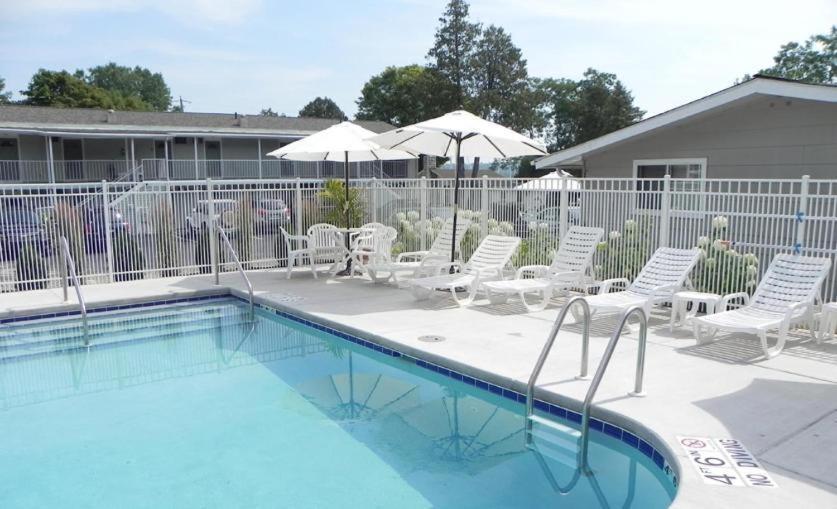 Spruce & Shore Motel Фиш-Крик Экстерьер фото